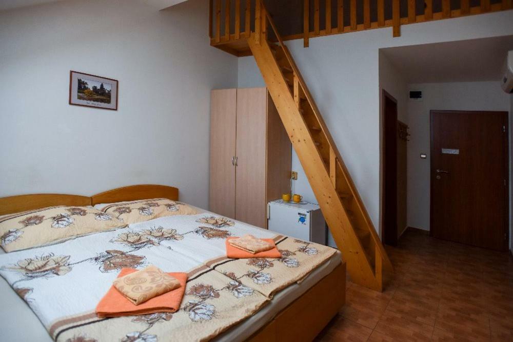 Penzion U Zamku Lednice Luaran gambar